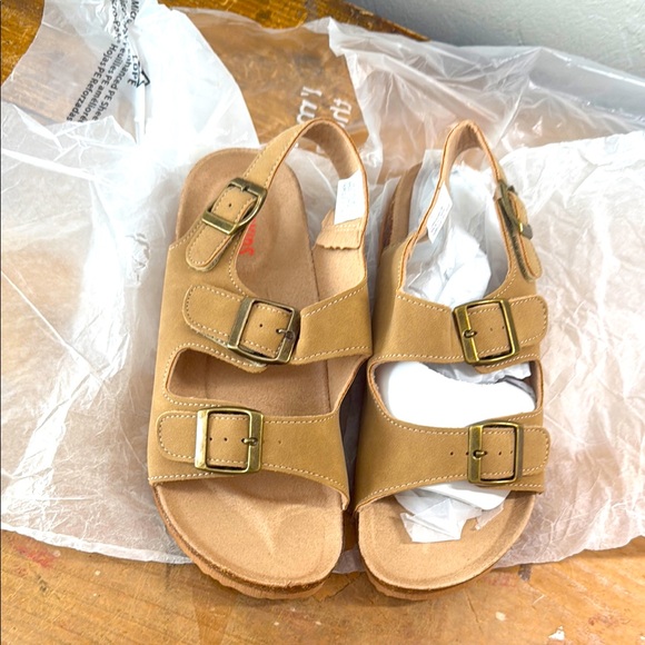fabkids Other - Tan Sandals Fabkids 4 New Sz 4 cork sole